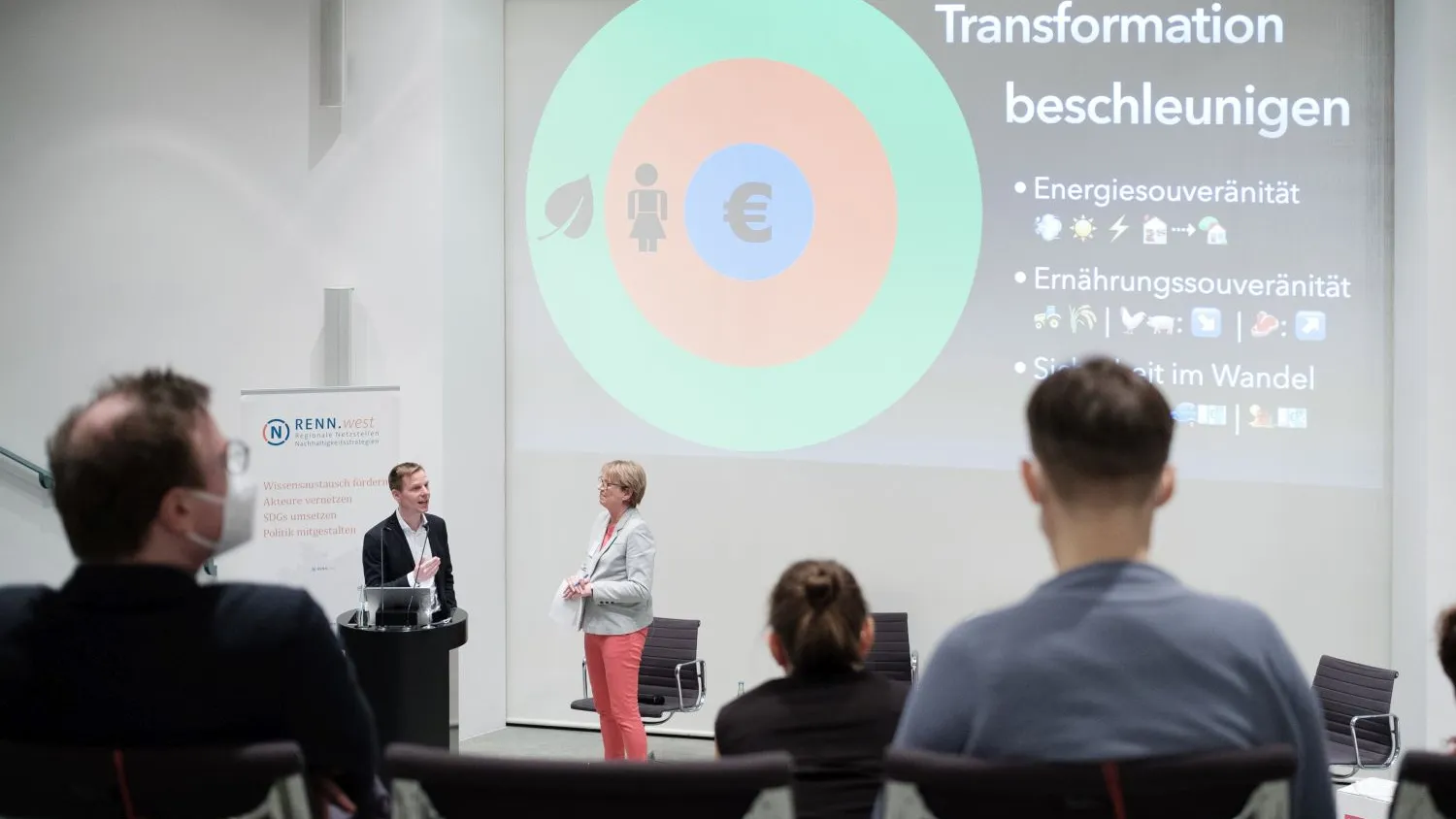 Kai Niebert und Moderatorin Judith Schulte-Loh